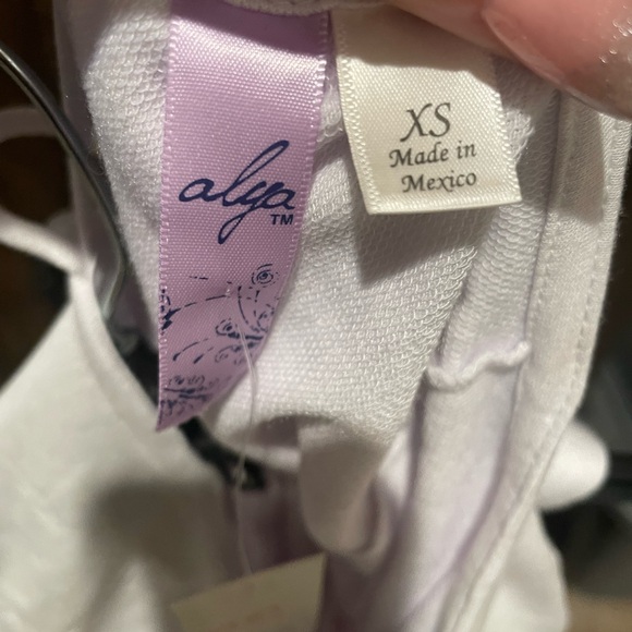 Francesca's Collections White Short Sleeve Top - Picture 7 of 8